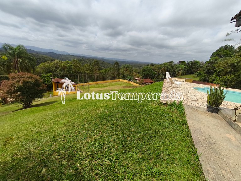 Chácara com 4 dormitórios e lazer completo LT0081