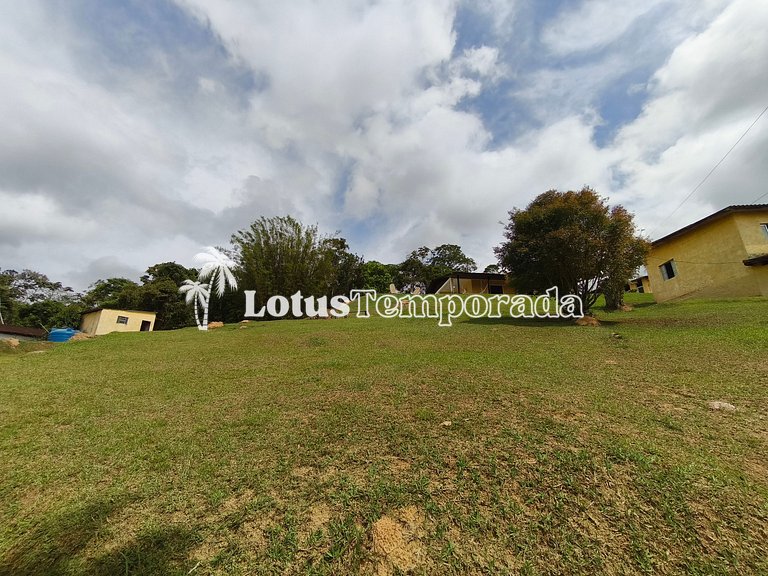 Chácara com 4 dormitórios e lazer completo LT0081