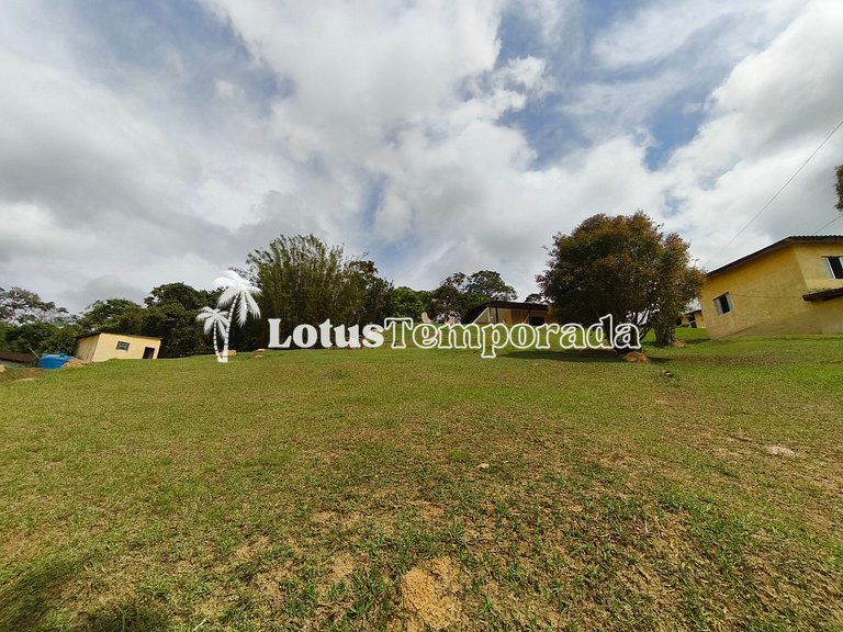 Chácara com 4 dormitórios e lazer completo LT0081