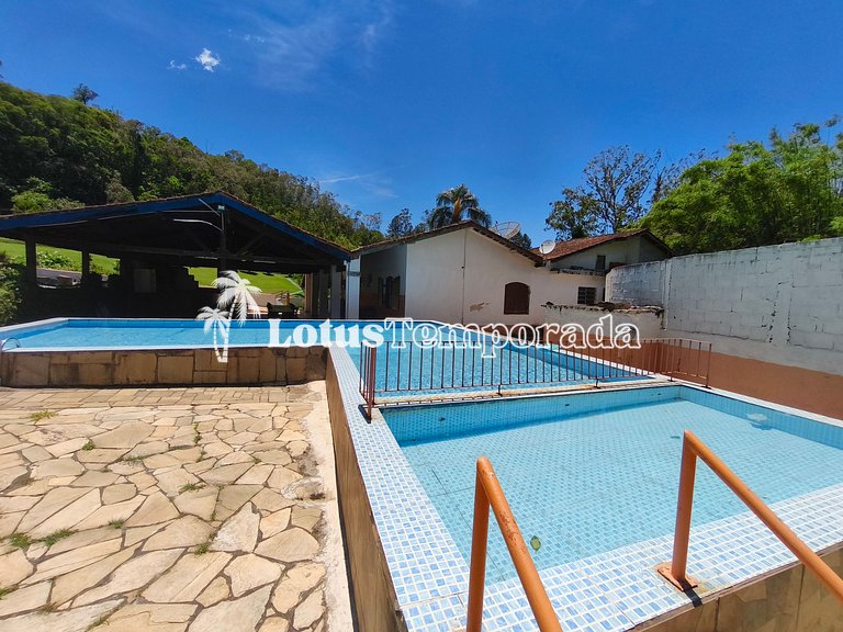 Sítio com piscina para eventos corporativos e retiros LT0010