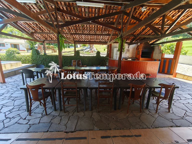 Sítio com piscina para eventos corporativos e retiros LT0010