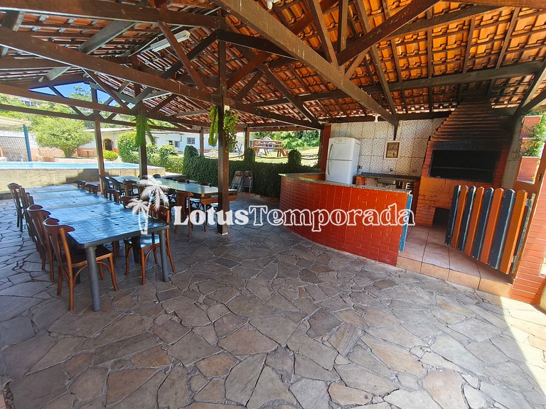 Sítio com piscina para eventos corporativos e retiros LT0010