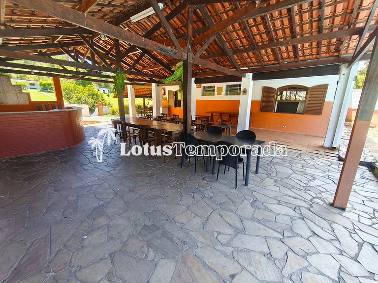 Sítio com piscina para eventos corporativos e retiros LT0010