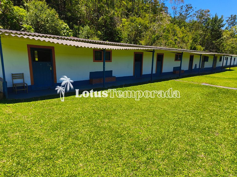 Sítio com piscina para eventos corporativos e retiros LT0010