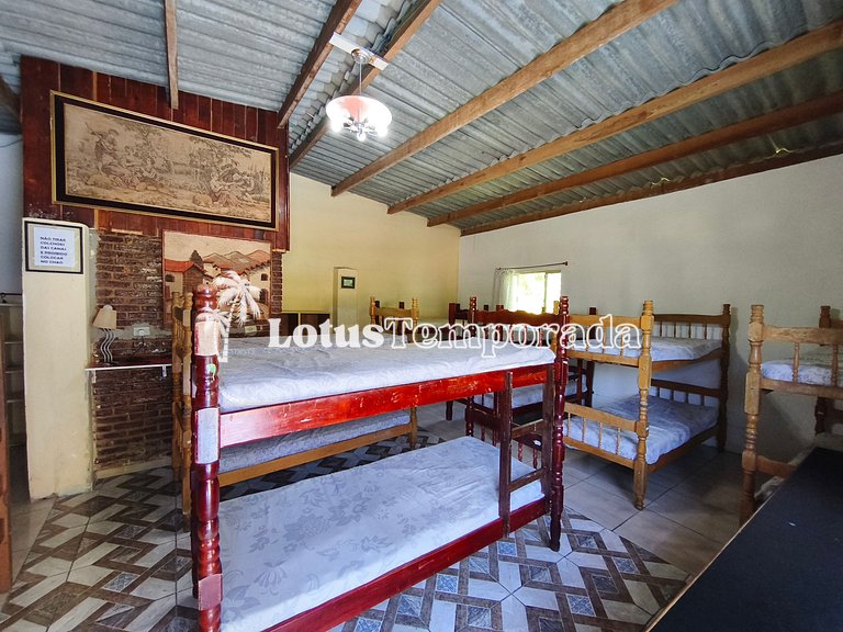 Sítio com piscina para eventos corporativos e retiros LT0010