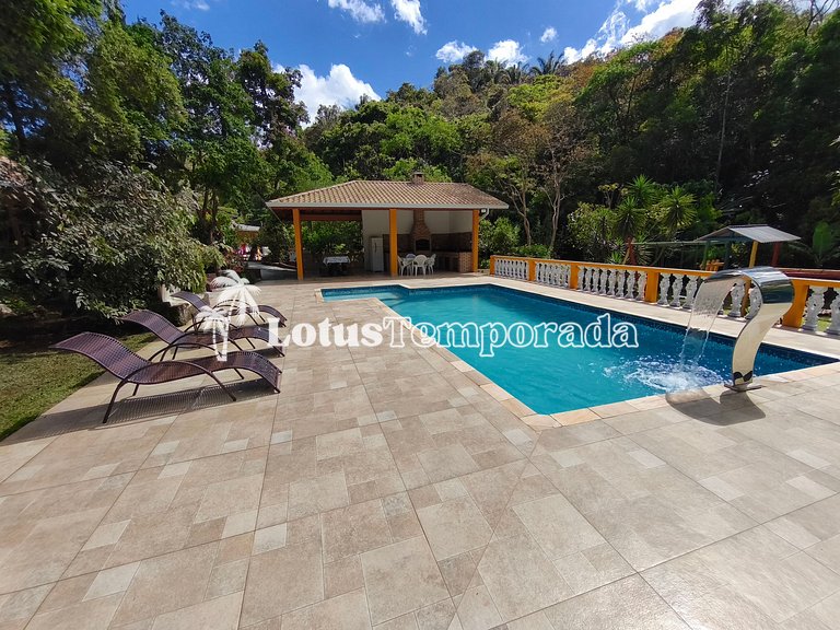 Chácara com 05 dormitórios, piscina e Lazer LT0040