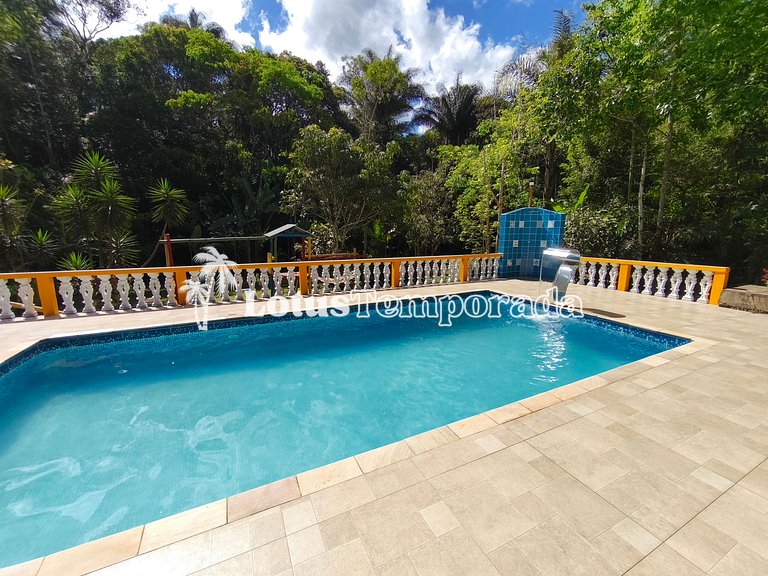 Chácara com 05 dormitórios, piscina e Lazer LT0040