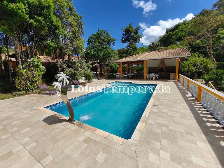 Chácara com 05 dormitórios, piscina e Lazer LT0040