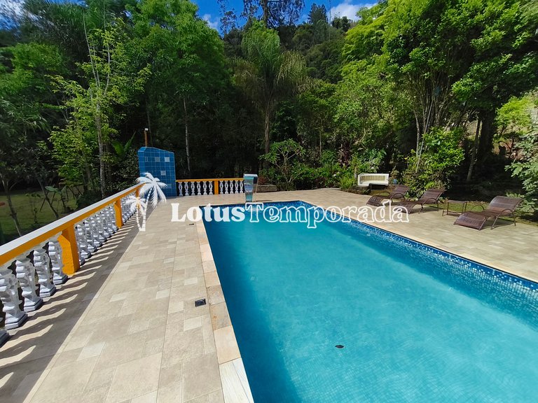 Chácara com 05 dormitórios, piscina e Lazer LT0040