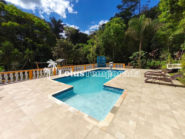 Chácara com 05 dormitórios, piscina e Lazer LT0040