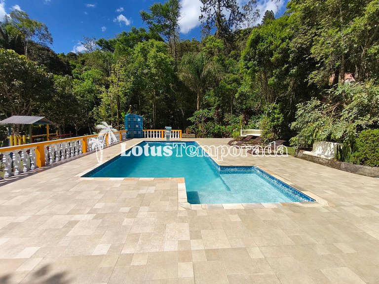 Chácara com 05 dormitórios, piscina e Lazer LT0040