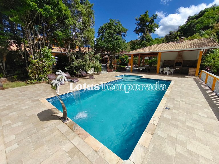 Chácara com 05 dormitórios, piscina e Lazer LT0040