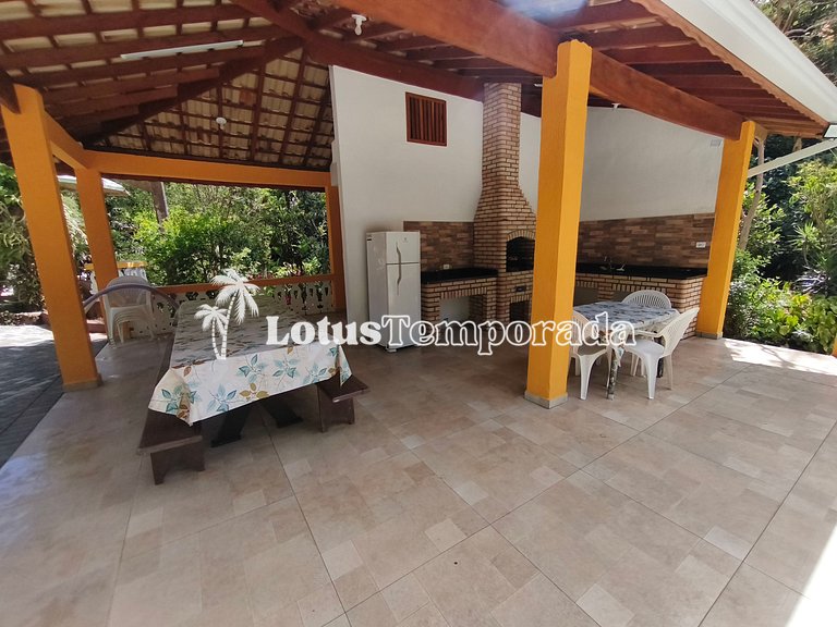 Chácara com 05 dormitórios, piscina e Lazer LT0040