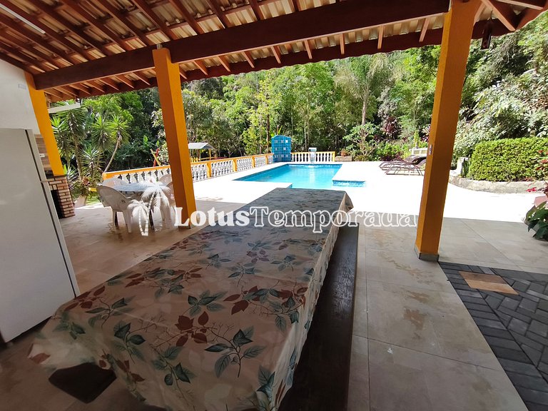 Chácara com 05 dormitórios, piscina e Lazer LT0040