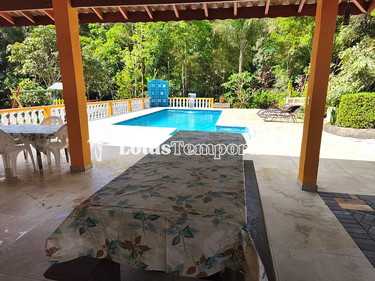 Chácara com 05 dormitórios, piscina e Lazer LT0040