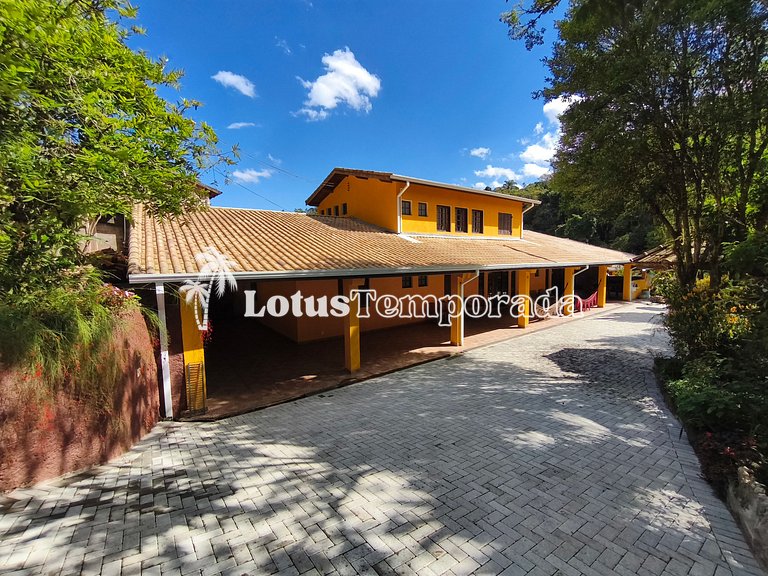 Chácara com 05 dormitórios, piscina e Lazer LT0040