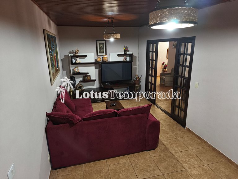 Chácara com 05 dormitórios, piscina e Lazer LT0040