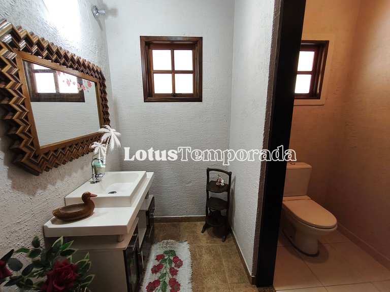 Chácara com 05 dormitórios, piscina e Lazer LT0040