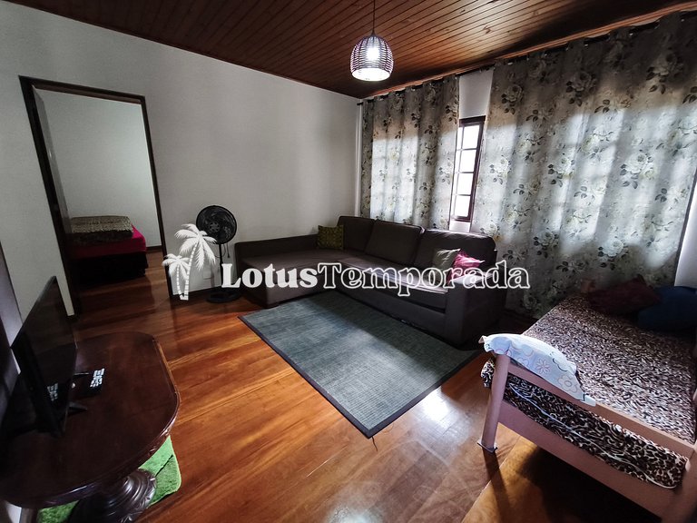 Chácara com 05 dormitórios, piscina e Lazer LT0040