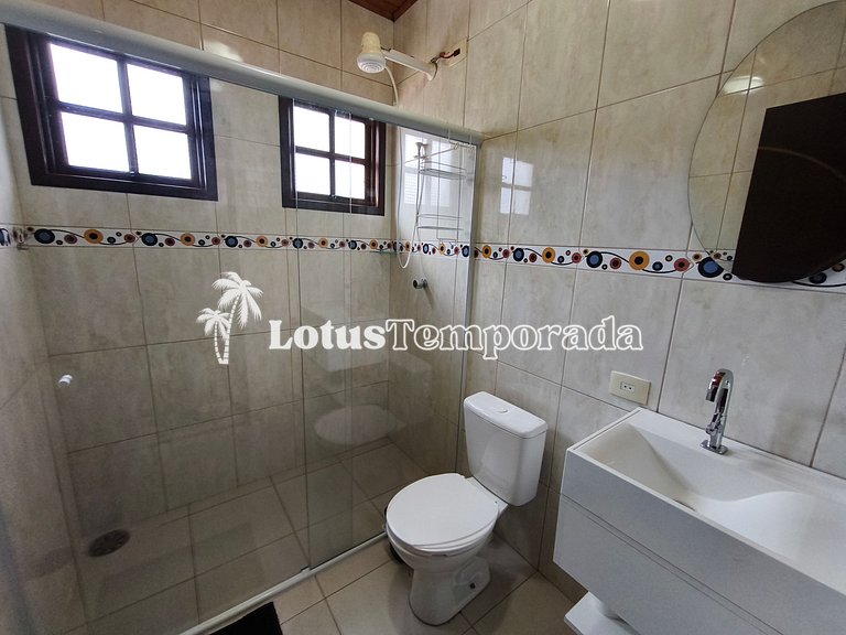 Chácara com 05 dormitórios, piscina e Lazer LT0040