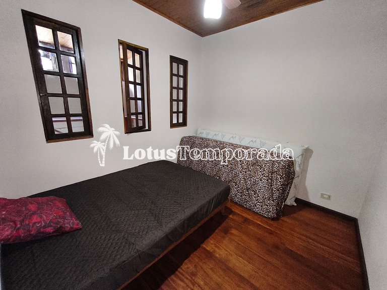 Chácara com 05 dormitórios, piscina e Lazer LT0040