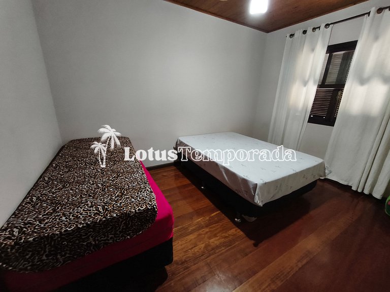 Chácara com 05 dormitórios, piscina e Lazer LT0040