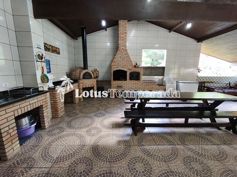Chácara com 05 dormitórios, piscina e Lazer LT0040