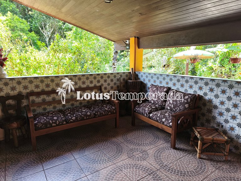 Chácara com 05 dormitórios, piscina e Lazer LT0040