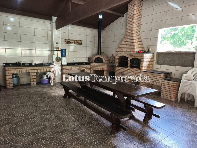 Chácara com 05 dormitórios, piscina e Lazer LT0040