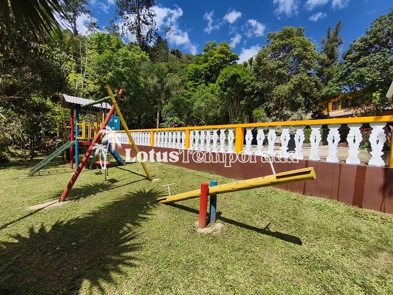 Chácara com 05 dormitórios, piscina e Lazer LT0040