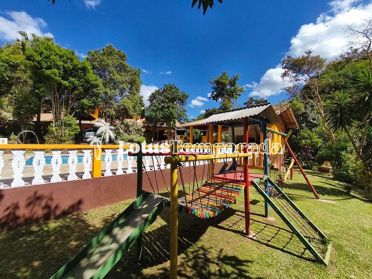 Chácara com 05 dormitórios, piscina e Lazer LT0040
