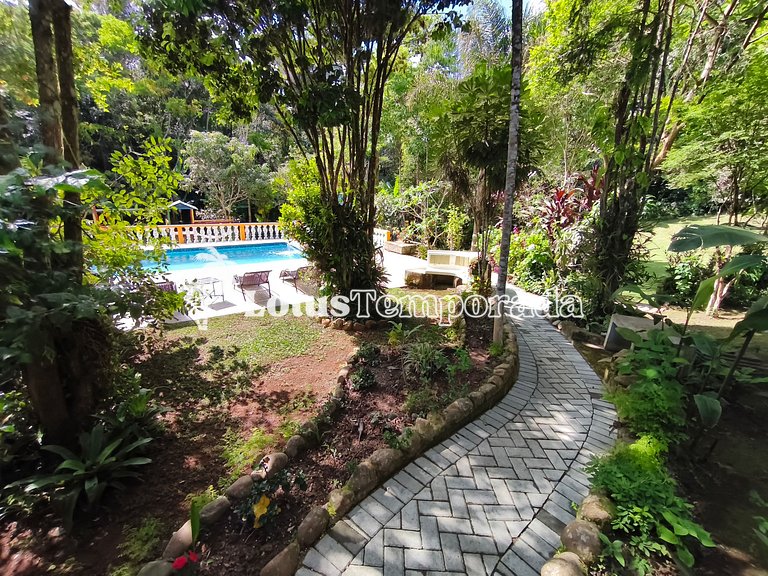 Chácara com 05 dormitórios, piscina e Lazer LT0040