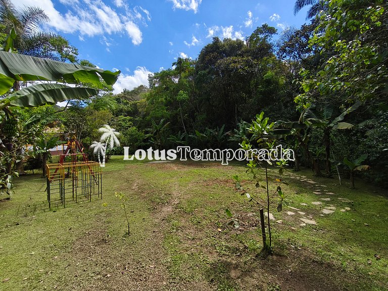Chácara com 05 dormitórios, piscina e Lazer LT0040