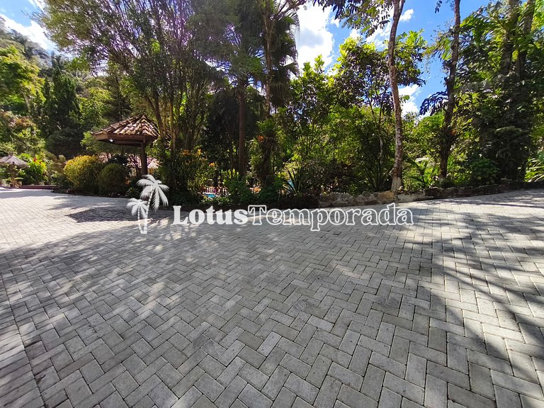 Chácara com 05 dormitórios, piscina e Lazer LT0040