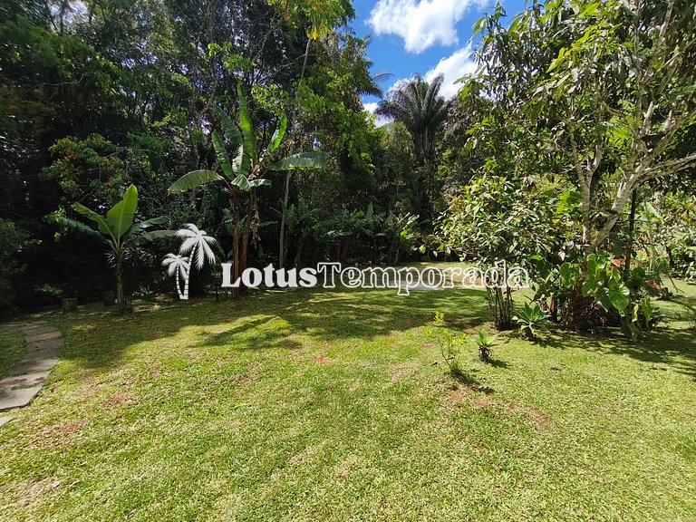 Chácara com 05 dormitórios, piscina e Lazer LT0040