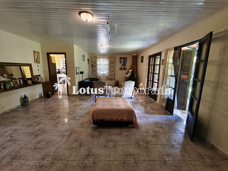 Chácara aconchegante com piscina e lareira LT0084