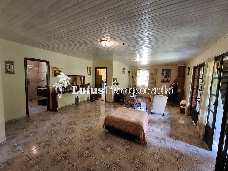 Chácara aconchegante com piscina e lareira LT0084