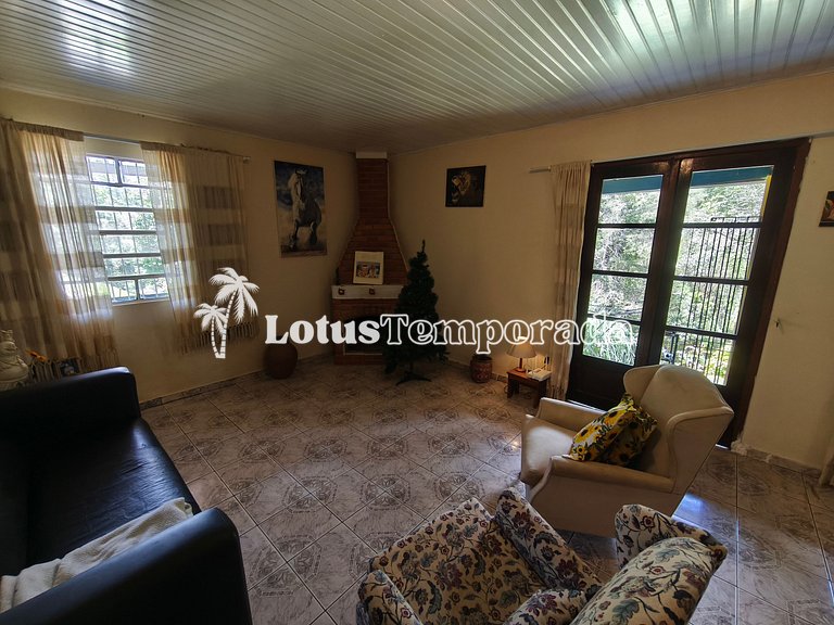 Chácara aconchegante com piscina e lareira LT0084