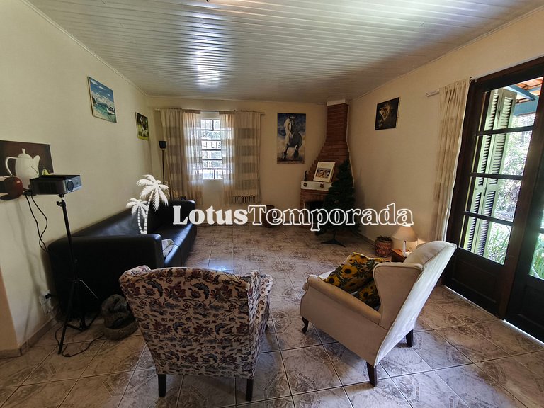 Chácara aconchegante com piscina e lareira LT0084