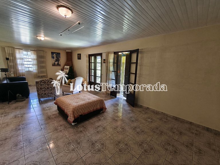 Chácara aconchegante com piscina e lareira LT0084