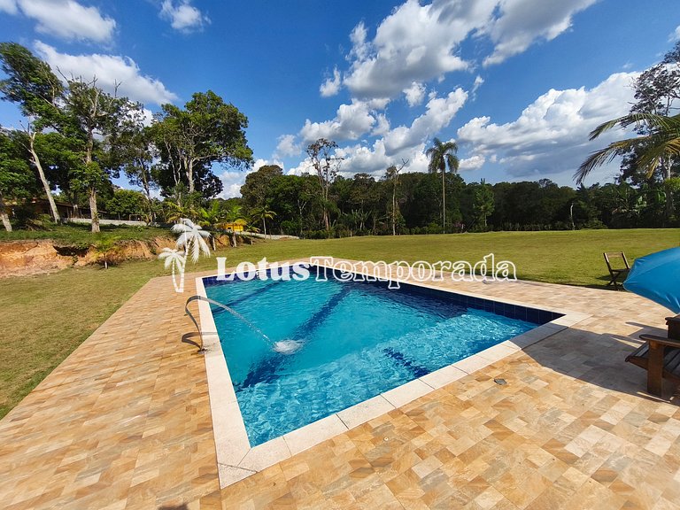 Chácara completa com lazer e fácil acesso LT0074