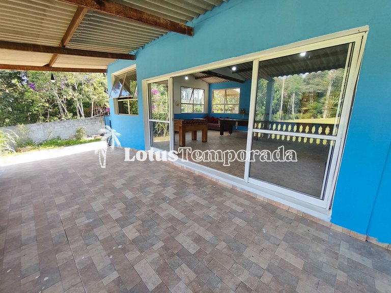 Chácara completa com lazer e fácil acesso LT0074