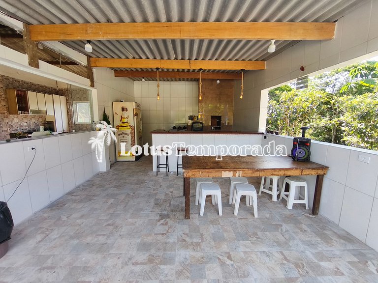 Chácara completa com lazer e fácil acesso LT0074