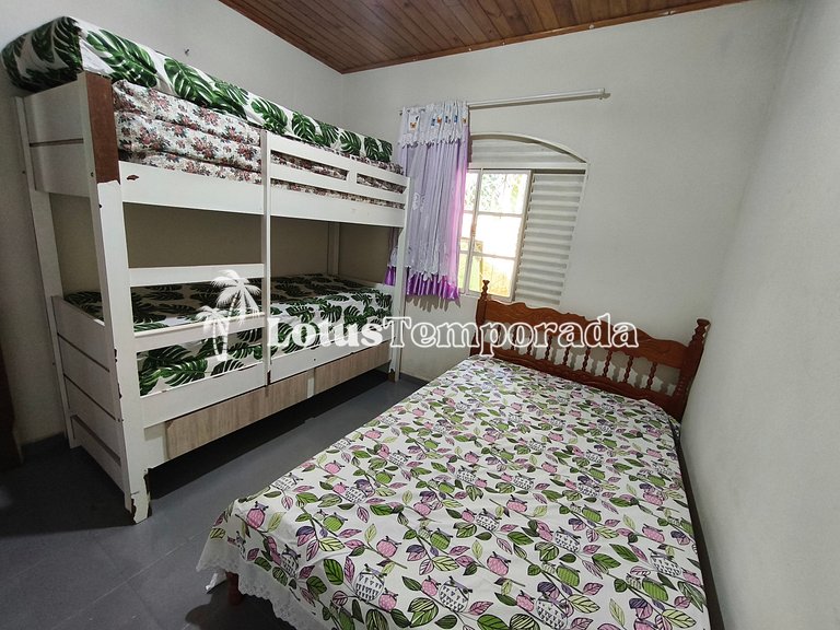 Sítio com piscina e salão de jogos LT0031