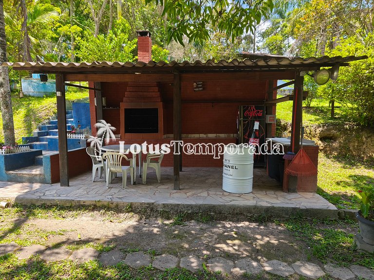 Sítio ideal para eventos com salão e lazer completo LT0083