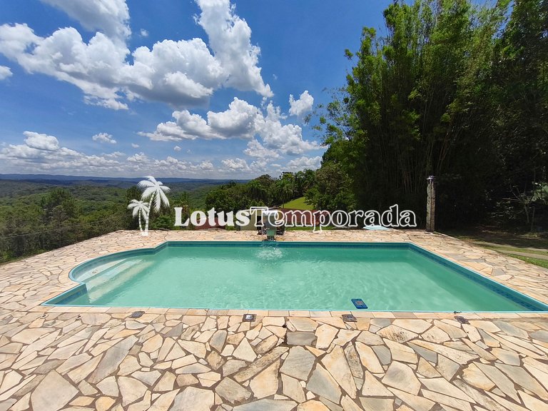 Chácara com 4 dormitórios e lazer completo LT0081