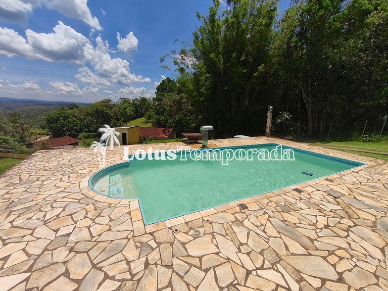 Chácara com 4 dormitórios e lazer completo LT0081