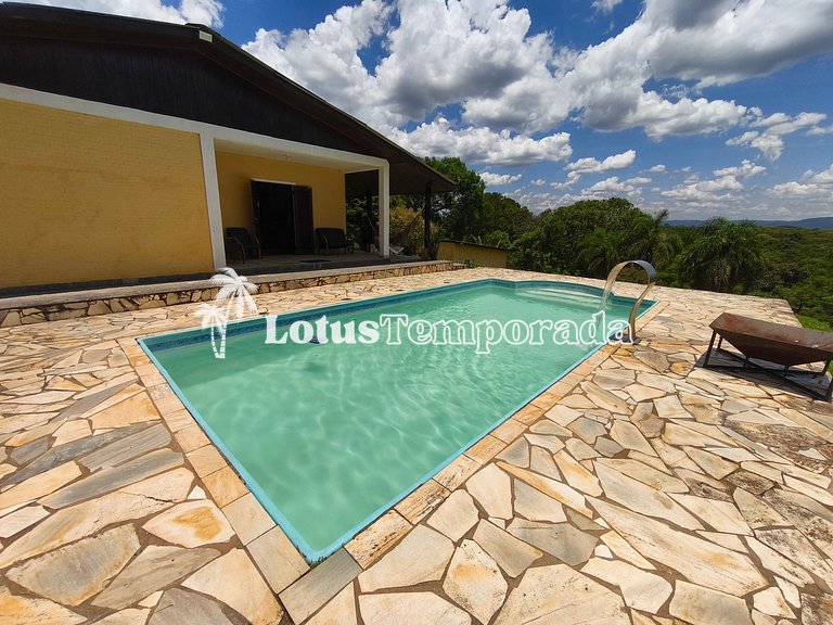 Chácara com 4 dormitórios e lazer completo LT0081