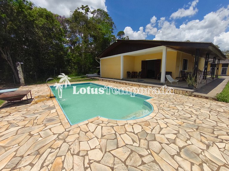 Chácara com 4 dormitórios e lazer completo LT0081