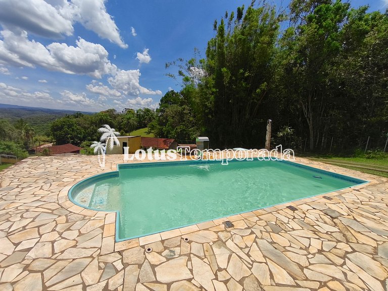 Chácara com 4 dormitórios e lazer completo LT0081